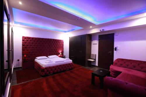 Deluxe Suite 213 - Castle De Paris