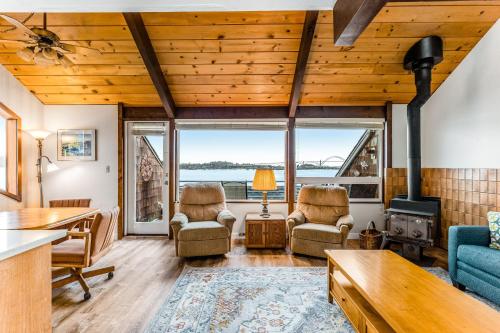 Χώρος καθιστικού στο Embarcadero Condo #E225