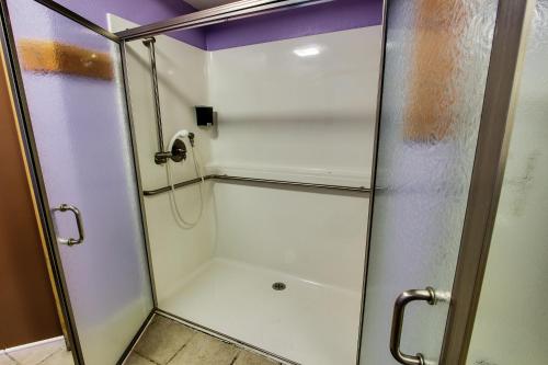 Ένα μπάνιο στο Embarcadero Condo #E225