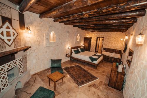 Postel nebo postele na pokoji v ubytování Vanessa Cave Hotel