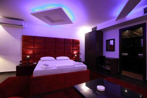 Deluxe Suite 214 - Castle De Paris