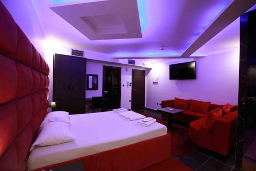 Deluxe Suite 214 - Castle De Paris