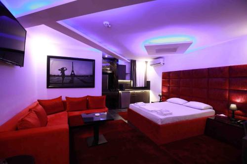 Deluxe Suite 214 - Castle De Paris