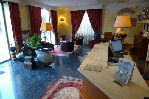 The lounge or bar area at Hotel La Pace - Experience