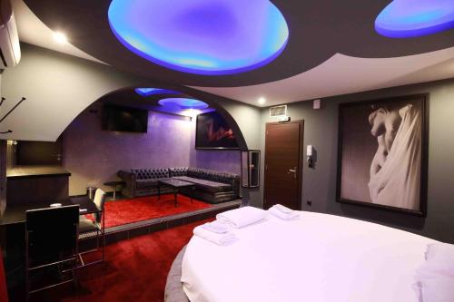 Deluxe Suite 215 - Castle De Paris