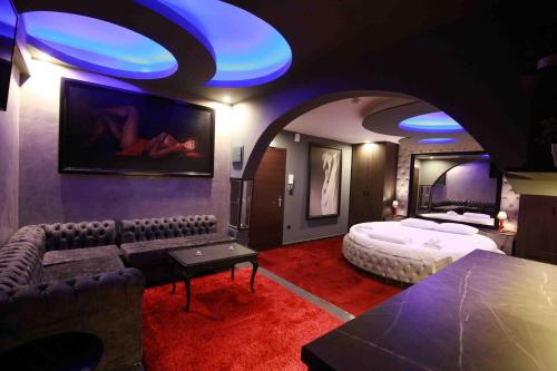 Deluxe Suite 215 - Castle De Paris