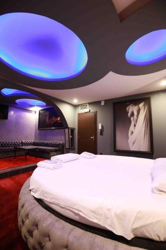 Deluxe Suite 215 - Castle De Paris