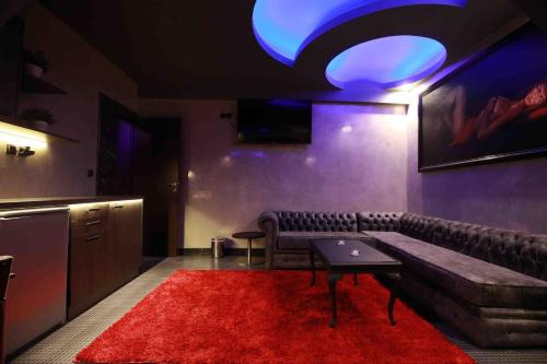 Deluxe Suite 215 - Castle De Paris
