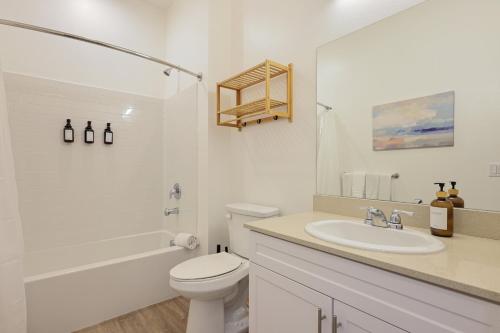 Koupelna v ubytování Luxury Living in N Park, 2BR, King Beds, Parking