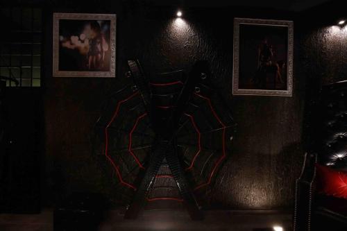 Experience Room 101 - Castle De Paris