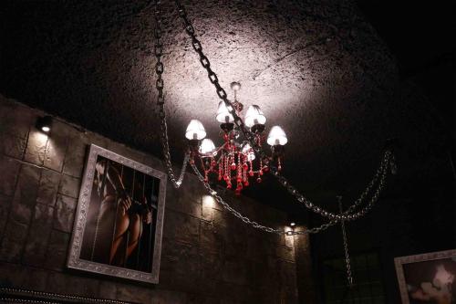 Experience Room 101 - Castle De Paris