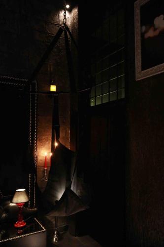 Experience Room 101 - Castle De Paris