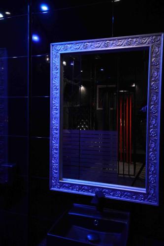 Experience Room 101 - Castle De Paris