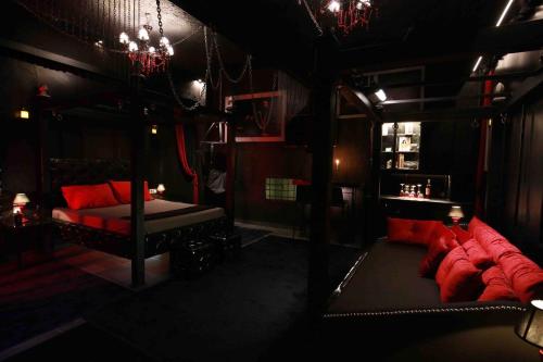 Experience Room 102 - Castle De Paris