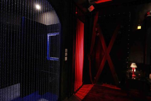 Experience Room 102 - Castle De Paris