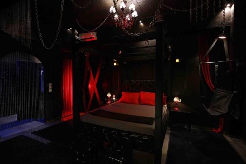 Experience Room 102 - Castle De Paris