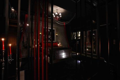 Experience Room 103 - Castle De Paris