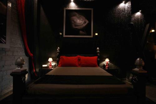 Experience Room 104 - Castle De Paris
