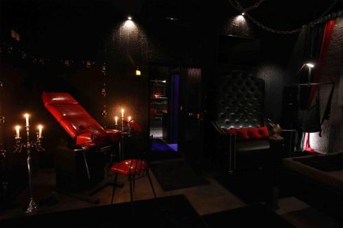 Experience Room 104 - Castle De Paris