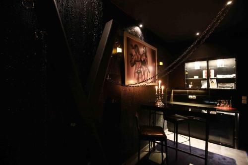 Experience Room 104 - Castle De Paris