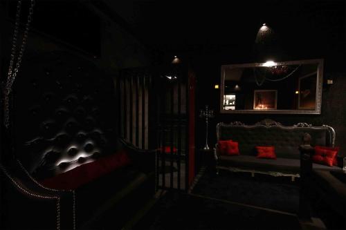 Experience Room 105 - Castle De Paris