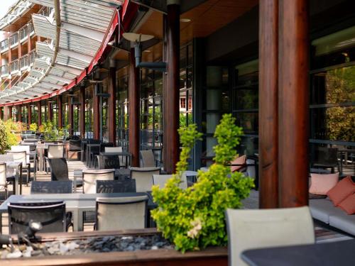Un restaurante u otro lugar para comer en Parc Beaumont Hôtel & Spa Pau - MGallery Collection