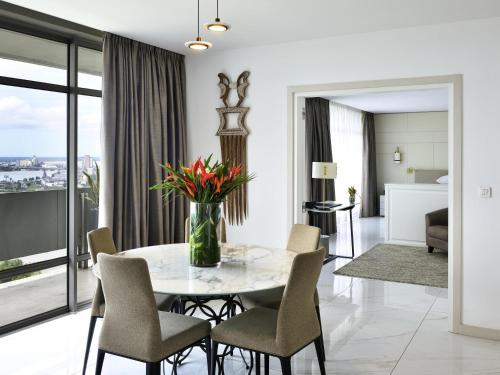 Posezení v ubytování Sofitel Abidjan Hotel Ivoire