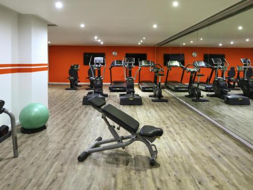 Fitness centrum a/nebo fitness zařízení v ubytování Sofitel Abidjan Hotel Ivoire