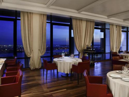 Restaurace v ubytování Sofitel Abidjan Hotel Ivoire