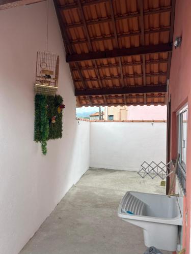 a room with a sink and a bird cage on the wall at chalé vista para montanha in Penedo