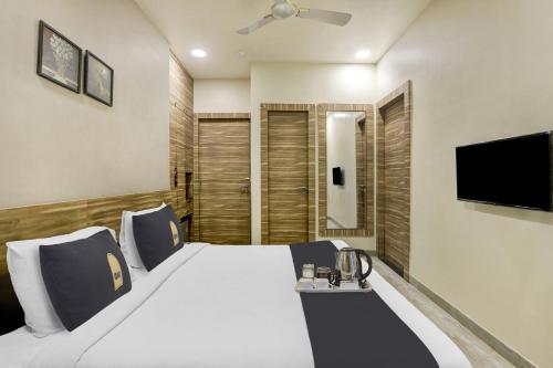Super Townhouse OAK Shubhham Regencyにあるベッド