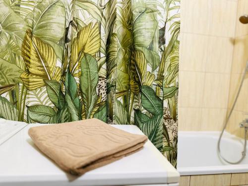 a towel sitting on a table in a bathroom at Perła Doliny Książa in Świebodzice