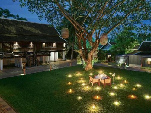 Κήπος έξω από το Sofitel Luang Prabang