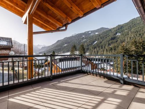 a balcony with a view of the mountains at Roßbrand und Tauern-Blick in Untertauern