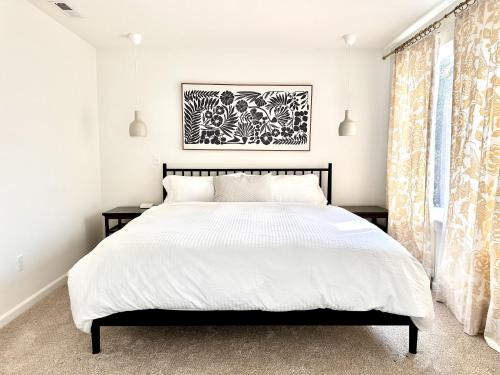 Una cama o camas en una habitación de LeWeber Haus home