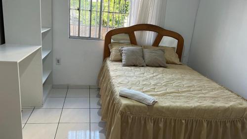 a small bed in a room with a window at Pousada Ribeiro 2 in Belém