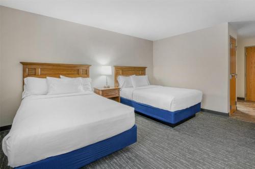 a hotel room with two beds in a room at SureStay Plus Hotel by Best Western Elizabethtown Hershey in Elizabethtown