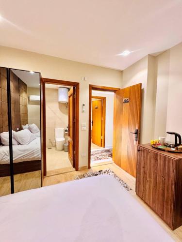a bedroom with a bed and a bathroom at Amon Pyramids View Inn in Cairo