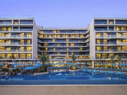 Bazén v ubytování The Retreat Palm Dubai MGallery by Sofitel nebo v jeho okolí