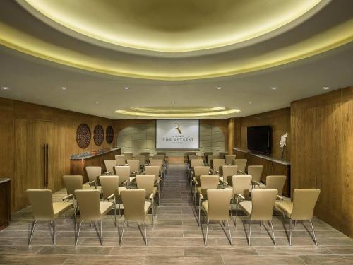 Konferenční prostory v ubytování The Retreat Palm Dubai MGallery by Sofitel