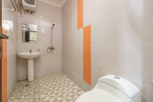 Koupelna v ubytování RedDoorz near City Walk Lippo Cikarang