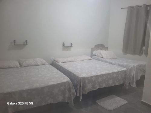 Postel nebo postele na pokoji v ubytování Casa inteira em Itanhaem com 4 dormitorios grandes