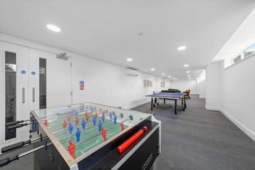 Η αίθουσα παιχνιδιών του Luxuriously Cosy 1 Bed Flat at Trinity Point Gravesend, Suitable for Long Stay and Short Stay