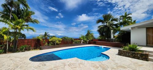 Piscina a Villa Heirama o a prop