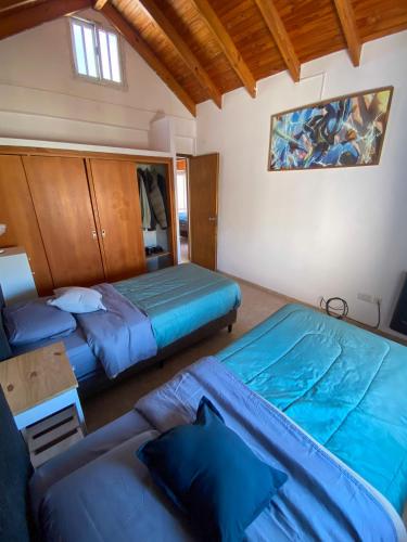 a bedroom with two beds and a couch in it at Duplex 3 - Calle 15 in San Clemente del Tuyú