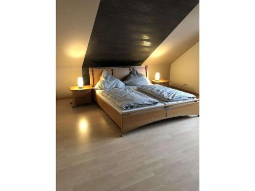Ένα ή περισσότερα κρεβάτια σε δωμάτιο στο Holiday home in Wiesbaum with barbecue