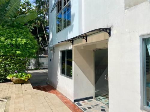 a white building with a large glass door at ศรีย่าน เรสซิเดนซ์ Sriyan Residence in Dusit