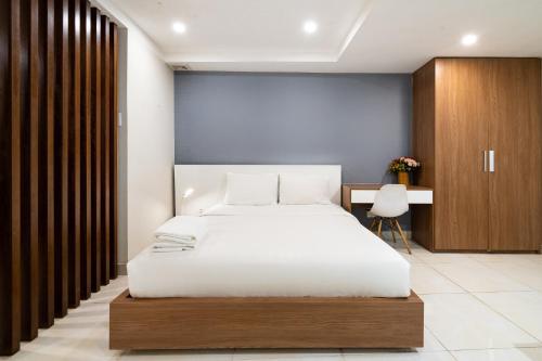 Ένα ή περισσότερα κρεβάτια σε δωμάτιο στο Jade house Hồ Con Rùa