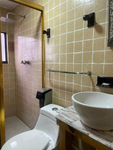 Ένα μπάνιο στο Hotel Bungalows La Era