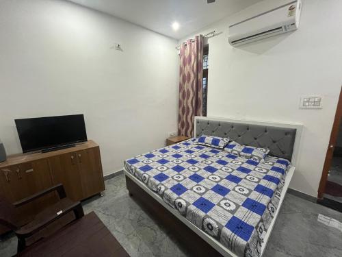 Μια τηλεόραση ή/και κέντρο ψυχαγωγίας στο Homestay near Fort Palace in Heritage BIKANER
